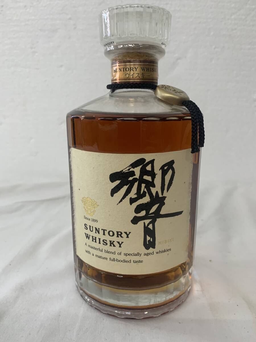 Hibiki Flower Crest Cream Label, back Gold Label (1990's predecessor to 17-year)